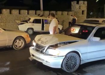 Bərdədə iki avtomobil toqquşub
