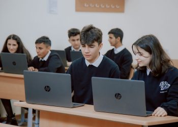 Övladınız niyə məktəbdə peşə təmayüllü sinifləri seçməlidir?