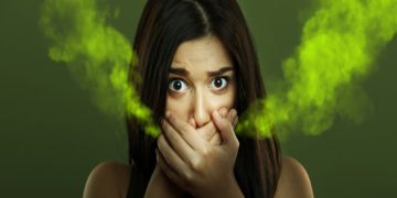 Ağızdan pis qoxu gəlməsinin səbəbləri – Niyə yaranır və necə aradan qaldırmaq olar?