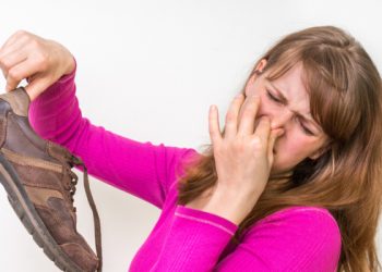 Ayaqqabı qoxusunu necə yox etmək olar? Evdə tətbiq edilə bilən effektiv üsullar