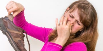 Ayaqqabı qoxusunu necə yox etmək olar? Evdə tətbiq edilə bilən effektiv üsullar