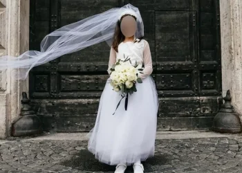 Zorla ərə verilən 17 yaşlı qız evdən qaçdı – Ata-anası cehiz almağa gedibmiş