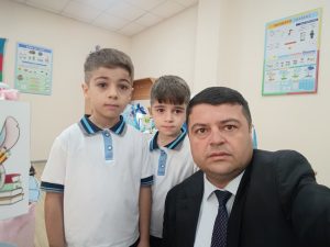 88b660cd-a3b9-4b7b-86dd-b1021934947a-300x225 Xankəndidə məktəb həyatı ilə tanış olan əkiz qardaşlar – REPORTAJ