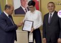 İcra başçısı yüksək bal toplayan tələbəyə qələmini hədiyyə etdi BƏRDƏDƏ