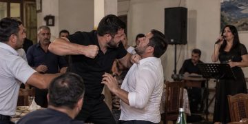 Bərdədə restoranda dava: Adminstrator müğənninin sevgilisini döydü