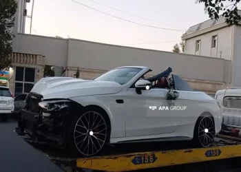 Gəncədə gəlin maşını işıq dirəyinə çırpıldı