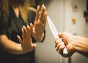 Kişi həyat yoldaşını və baldızını bıçaqladı