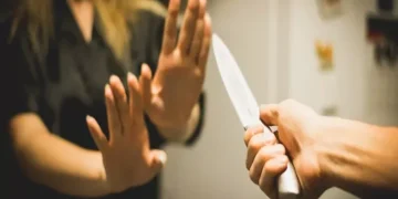 Kişi həyat yoldaşını və baldızını bıçaqladı