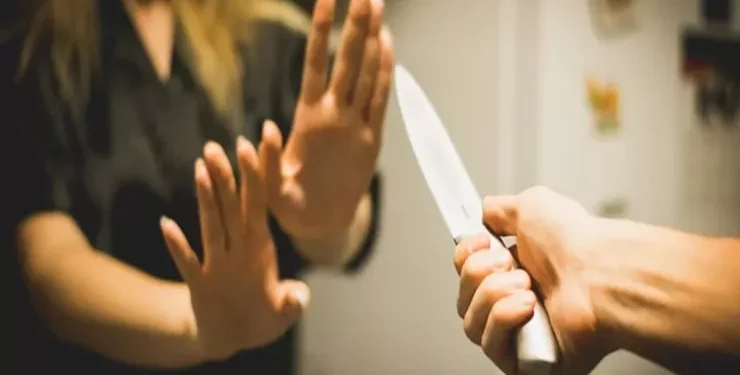 Kişi həyat yoldaşını və baldızını bıçaqladı