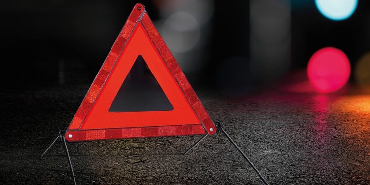 Cəlilabadda “Mercedes” at arabasına çırpıldı: Xəsarət alanlar var – FOTO
