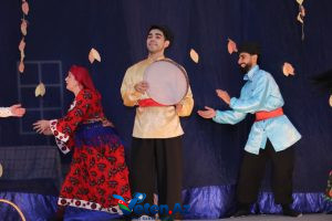 6e2dd851-5cfb-4fb6-b0d3-23ee7c36b609-300x200 Lənkəran Dövlət Dram Teatrında “Çinarənin elçiləri” tamaşasının premyerası keçirilib