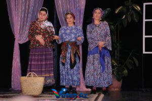 7e375971-6805-4d81-9235-317857082dd1-300x200 Lənkəran Dövlət Dram Teatrında “Çinarənin elçiləri” tamaşasının premyerası keçirilib