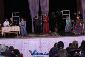 8fb354c6-7455-49bc-8b9e-4b787e16342b-300x200 Lənkəran Dövlət Dram Teatrında “Çinarənin elçiləri” tamaşasının premyerası keçirilib