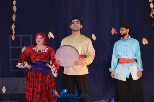 a7988702-c16f-41df-89f6-536744ca1080-300x200 Lənkəran Dövlət Dram Teatrında “Çinarənin elçiləri” tamaşasının premyerası keçirilib