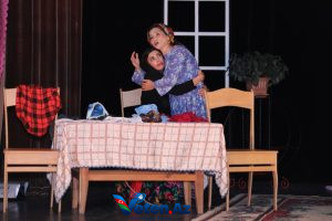bb3291ae-458f-43c3-bcce-6f3ef85e72f2-300x200 Lənkəran Dövlət Dram Teatrında “Çinarənin elçiləri” tamaşasının premyerası keçirilib