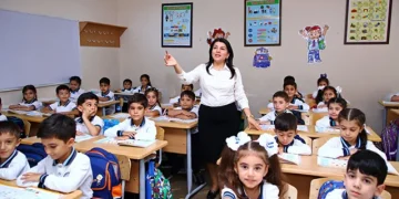 Şagirdin dərsdən 7 gündən çox yayınmasına görə valideyn 100 manat cərimələnəcək