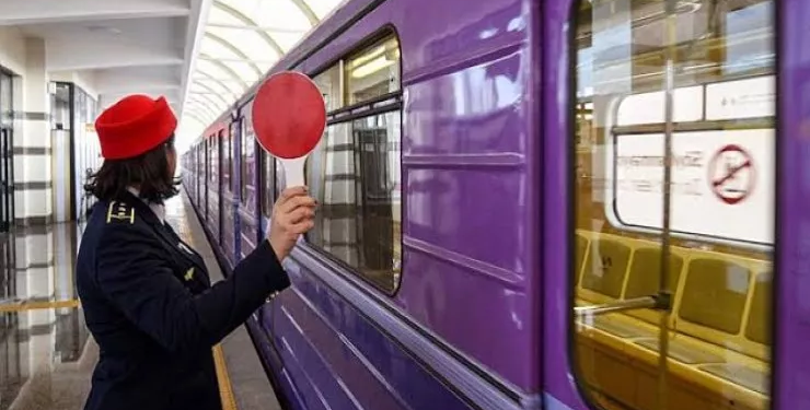 BƏRDƏ SAKİNİ BAKI METROSUNDA VƏFAT EDİB