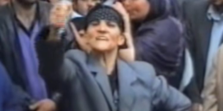 VİDEO: Oğlunu öldürən erməninin başını kəsib leşini Bərdənin küçələrində sürüyən qadın Ələviyyə xanım