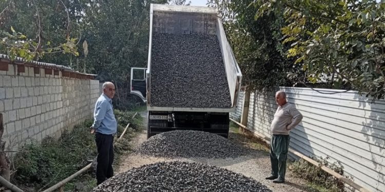 Tərtərdə şəhid ailəsinin müraciəti həllini tapdı – küçəyə şebel tökülərək hamarlanıb