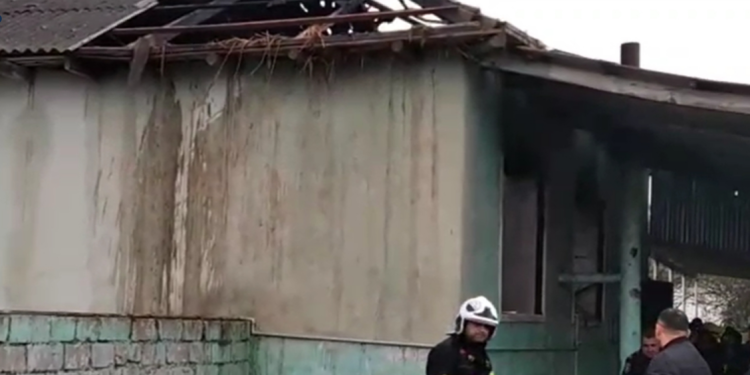 Salyanda evə ildırım düşdü (Video)