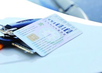 Azərbaycanda bu yaşdan sonra sürücülük vəsiqəsi verilməyəcək?  — Hüquqi izah